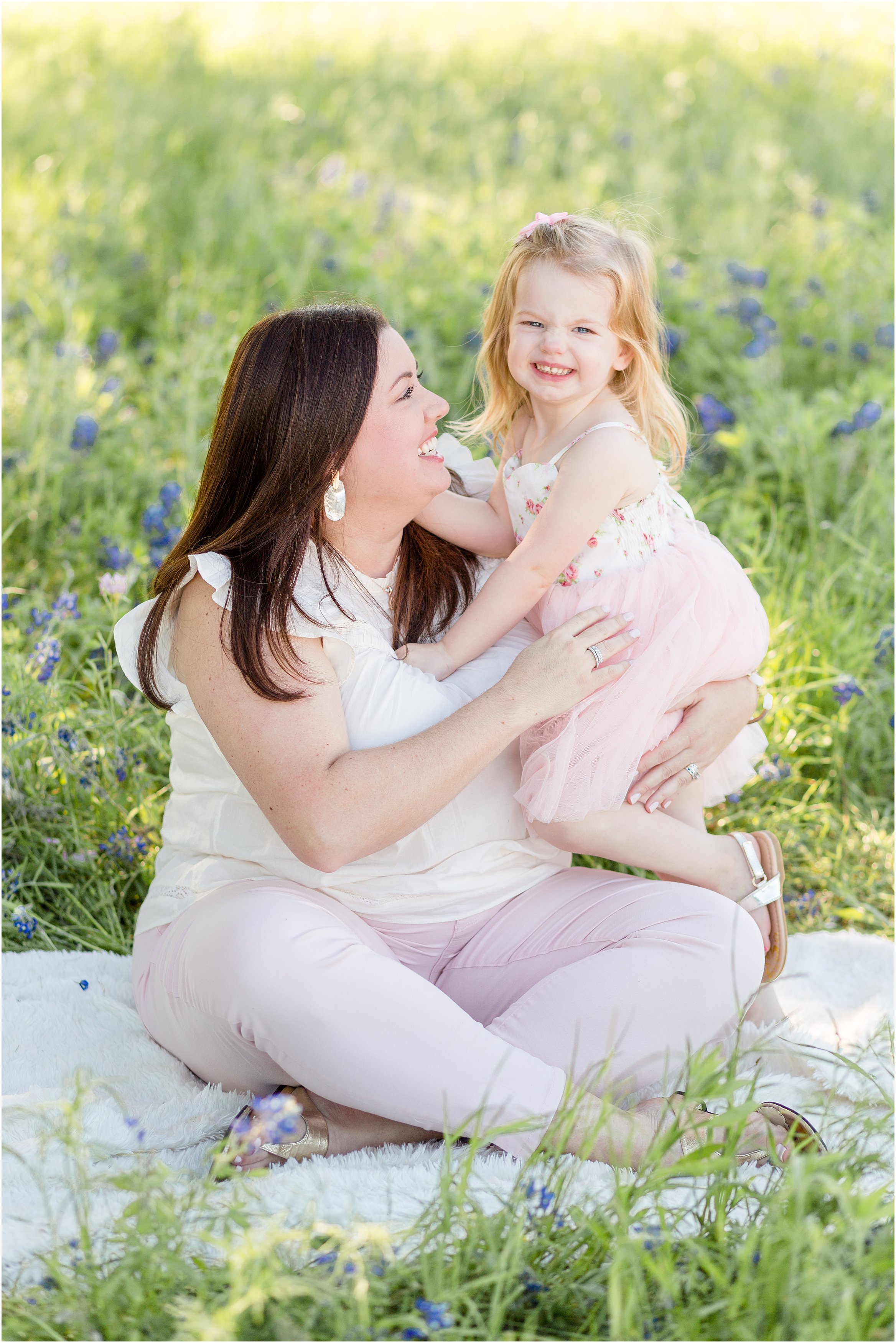 mom and daughter spring bluebonnet picture