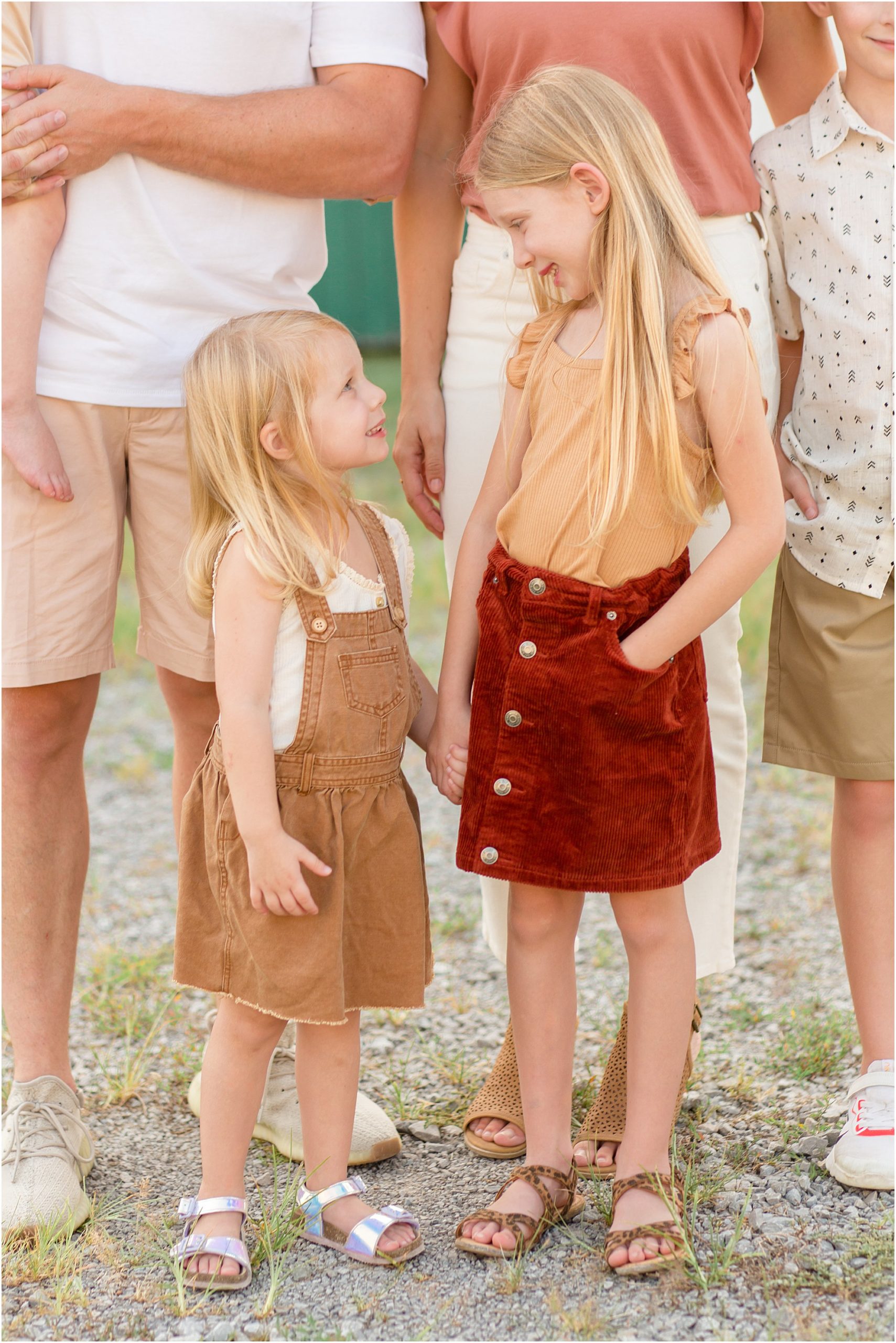 sisters fall family outfit ideas