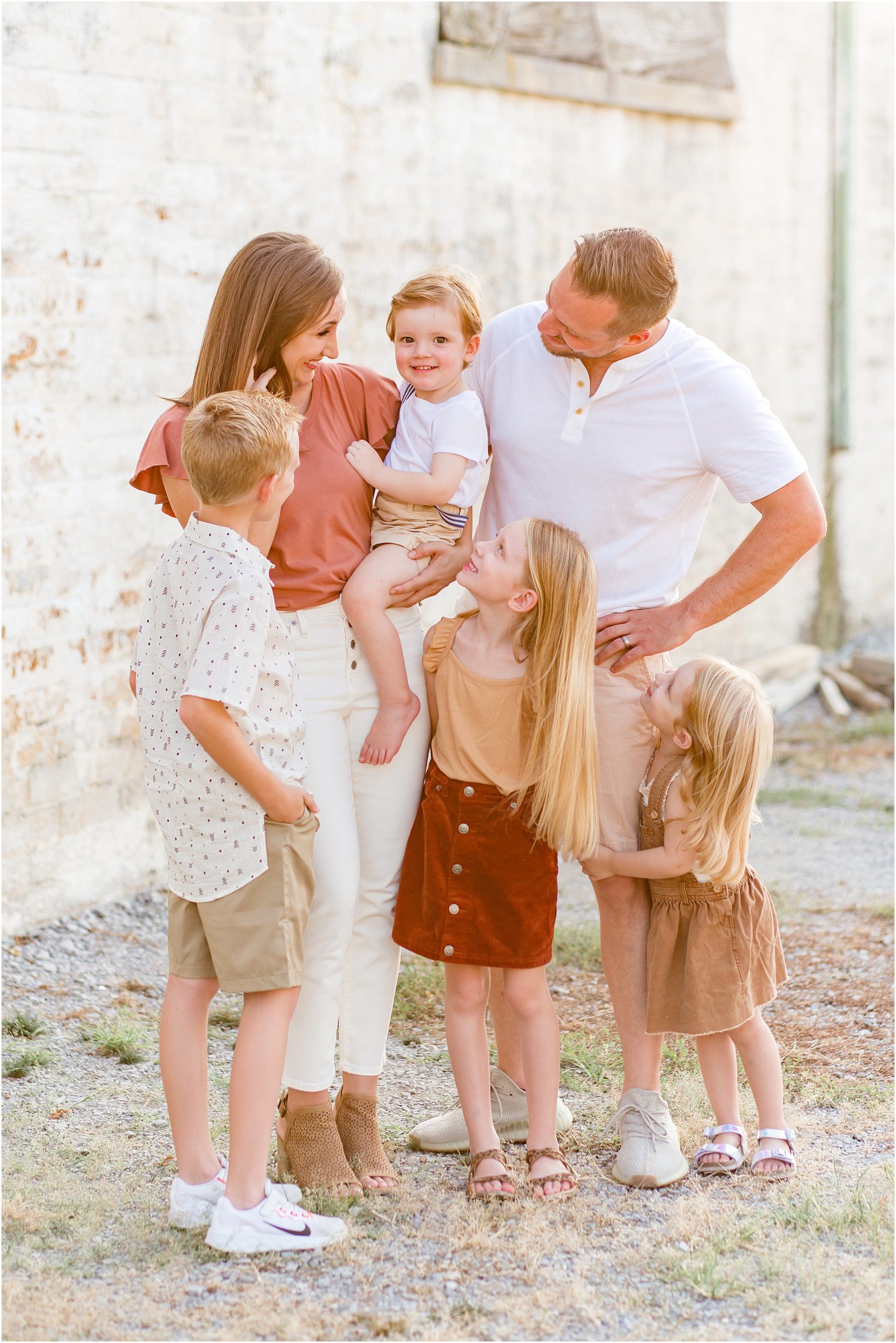 big family fall outfit ideas at harlinsdale farms in franklin tn by nashville family photographer