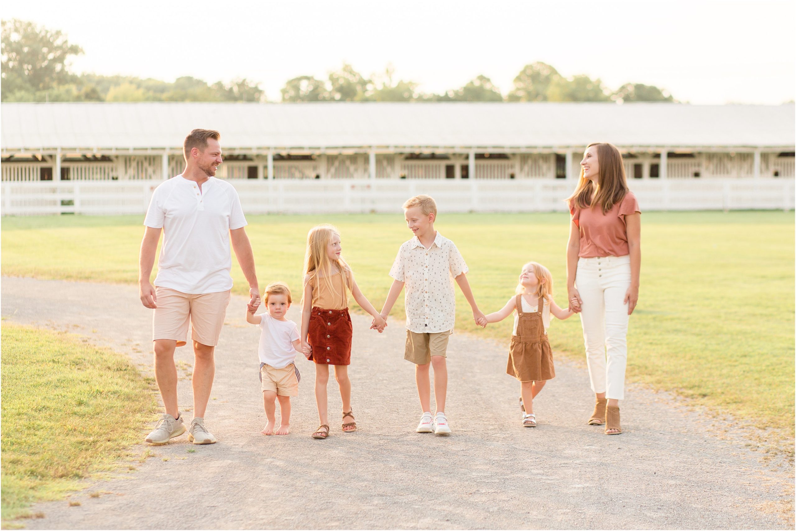 family with 4 kids posing ideas at harlinsdale farms in franklin tn by nashville family photographer
