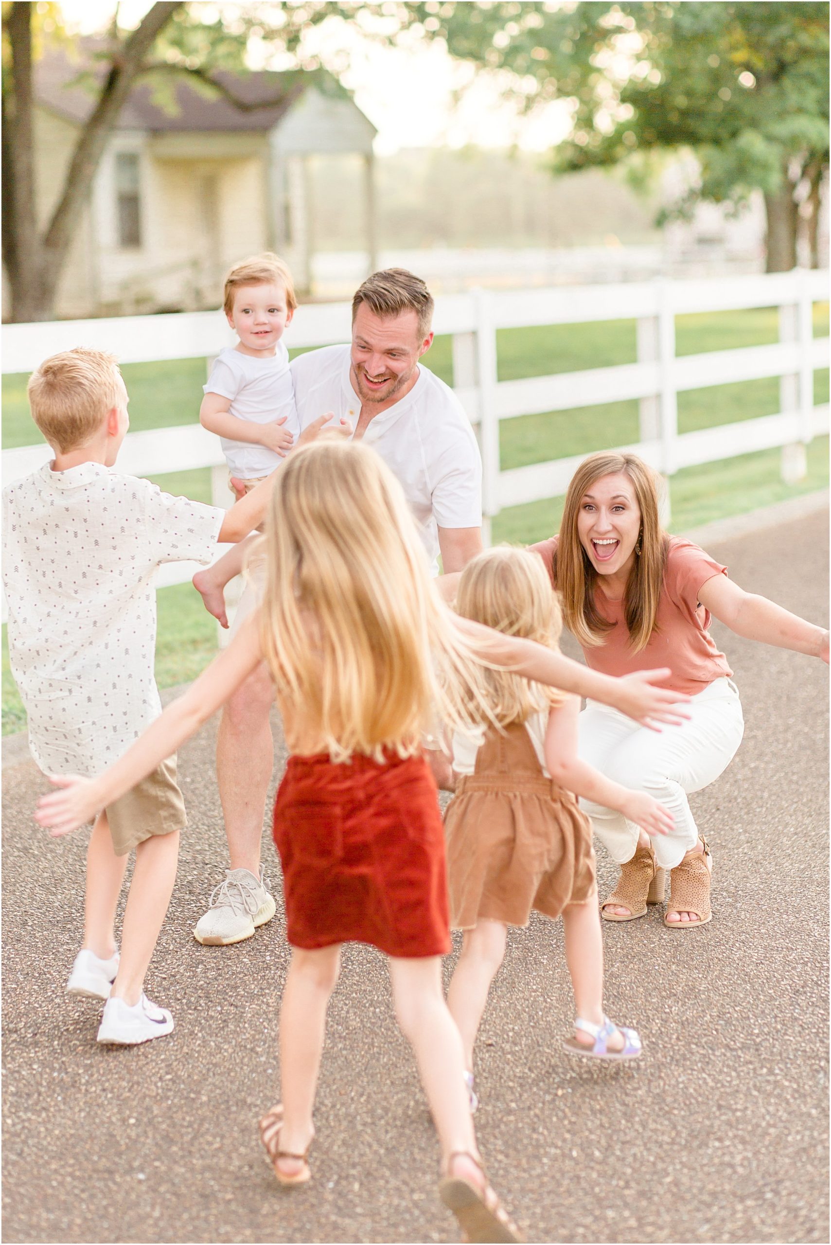 family run and hug at harlinsdale farms in franklin tn by nashville family photographer