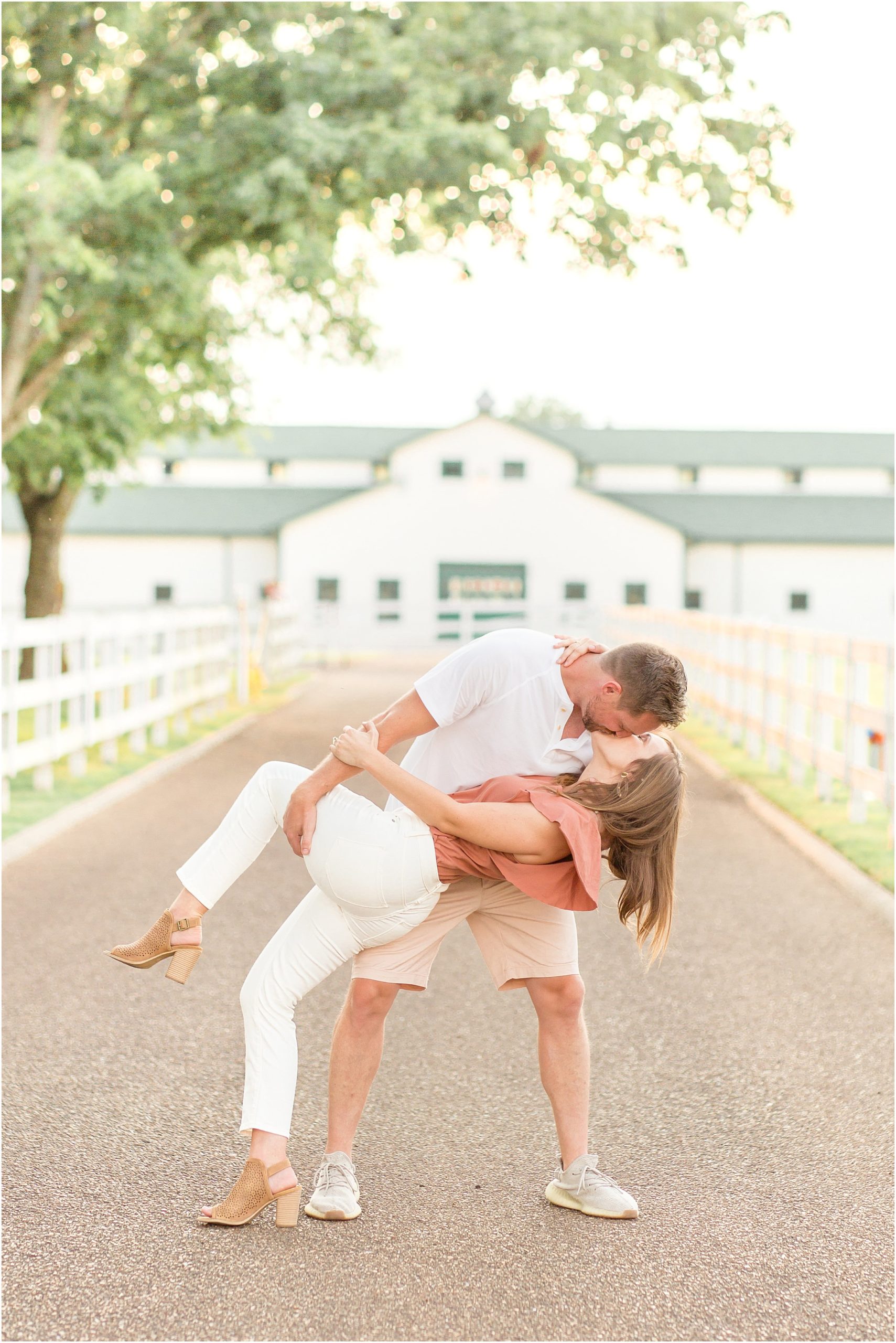 couple kissing at harlinsdale farms in franklin tn by nashville family photographer