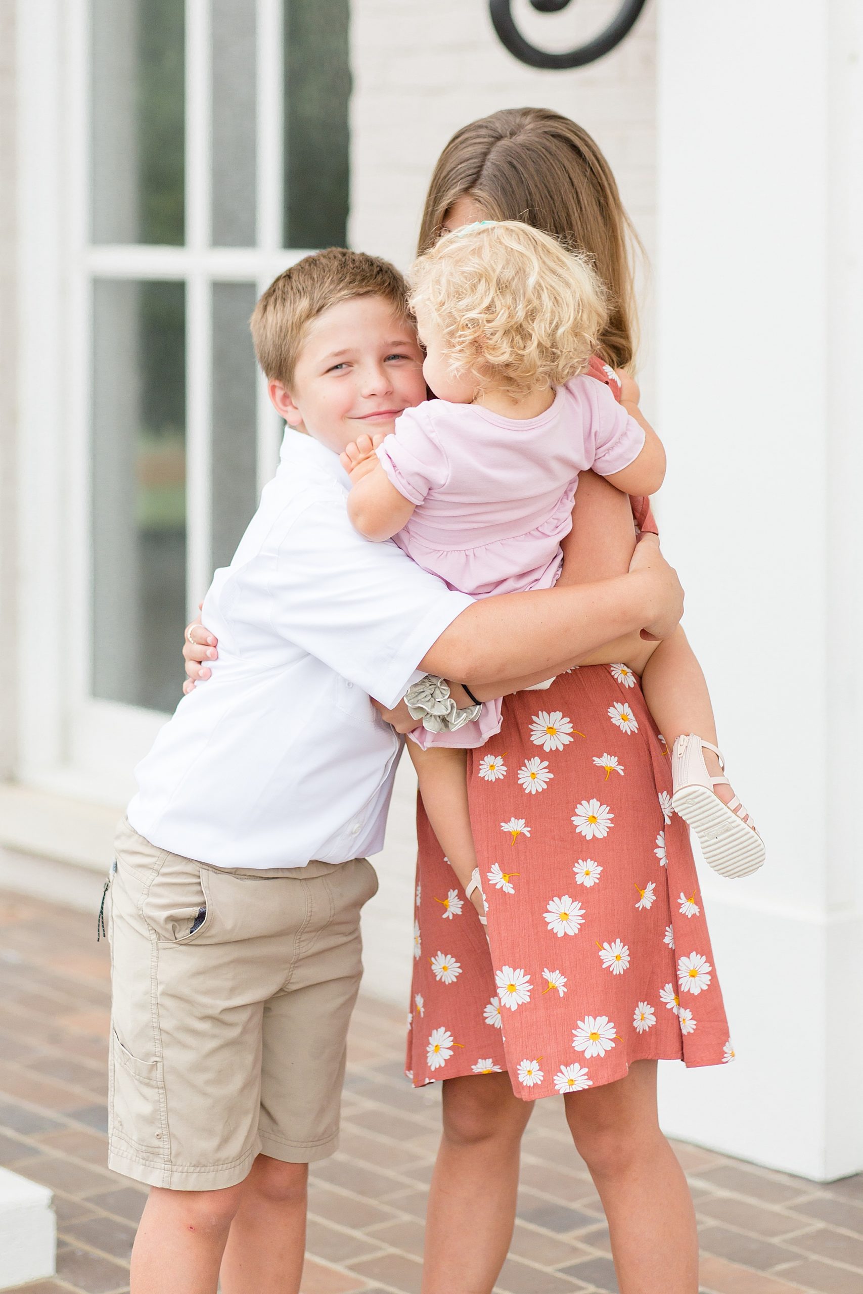 siblings hug during Franklin TN family photos