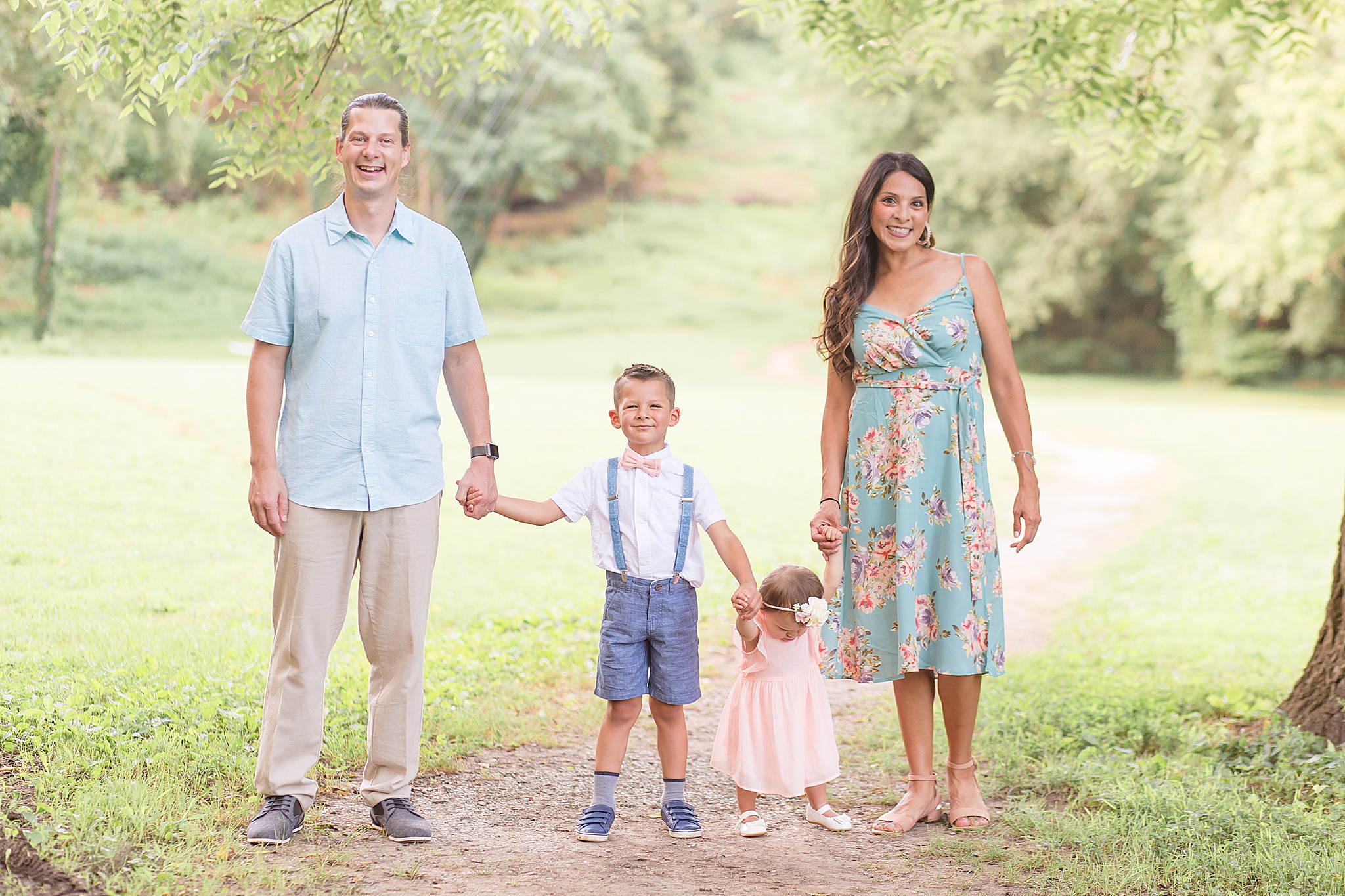 Pinkerton Park family portraits with family in pastel outfits