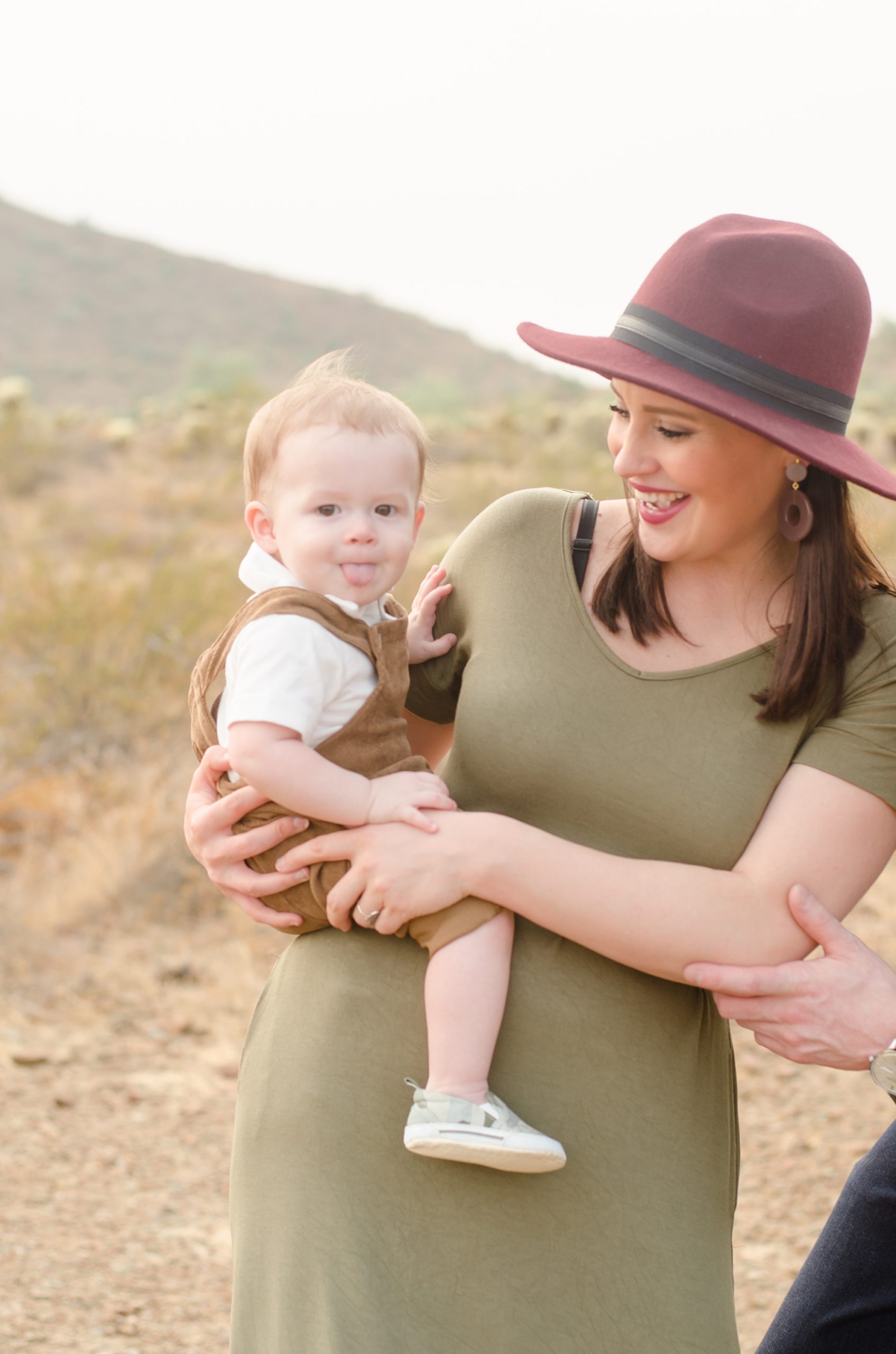 mom holds baby on hip during Apache Wash Trailhead Family Session