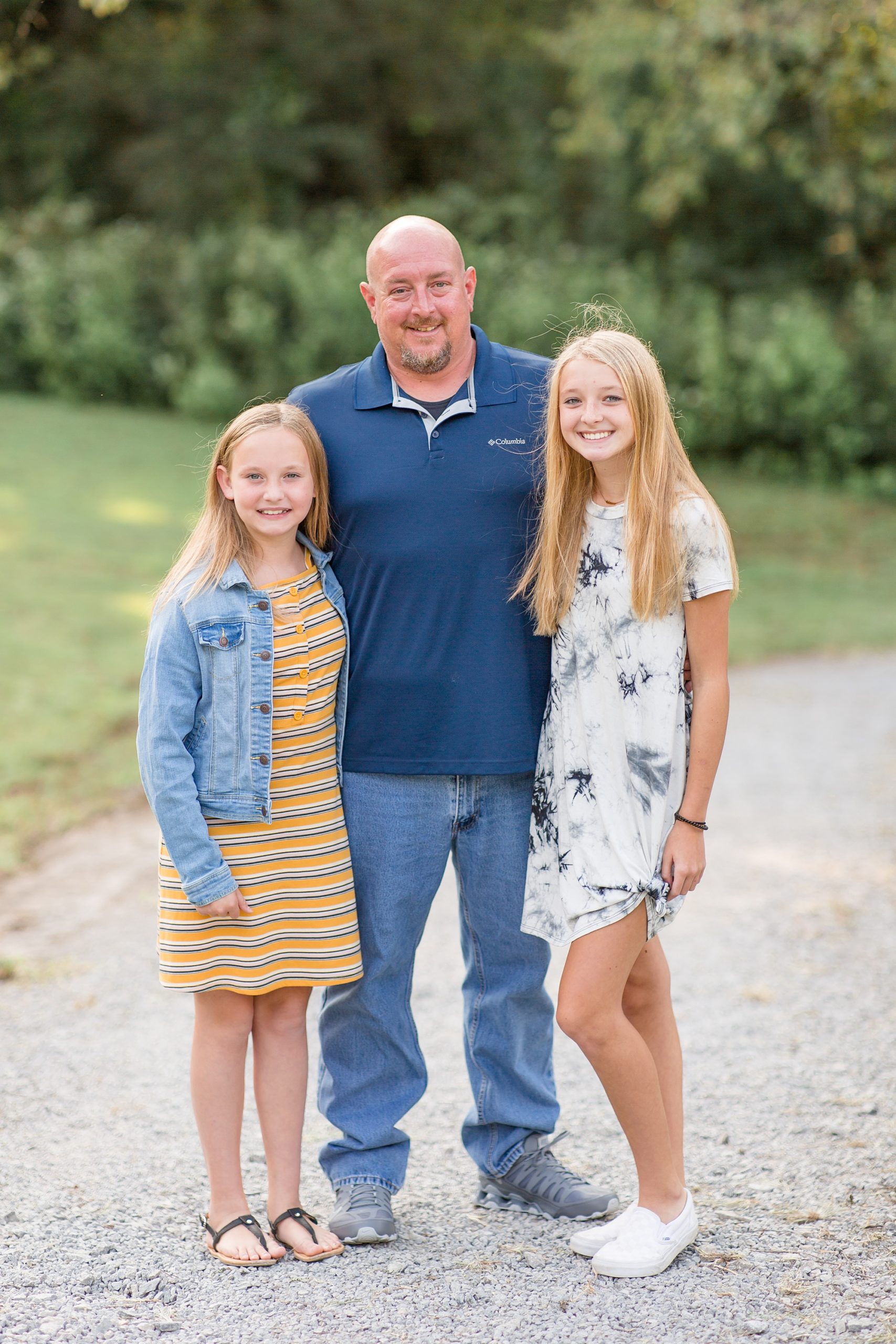 sisters pose with dad during Tennessee family portraits