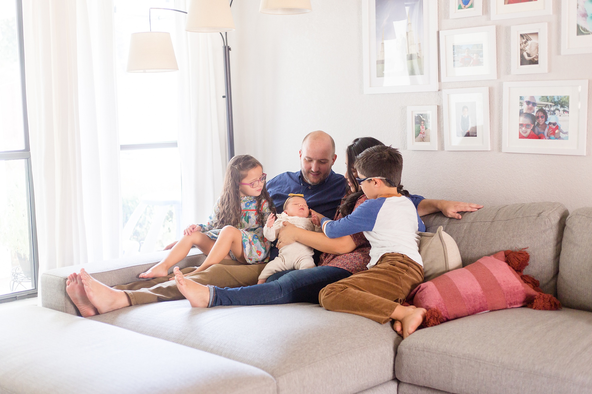 newborn portraits for family of five at home