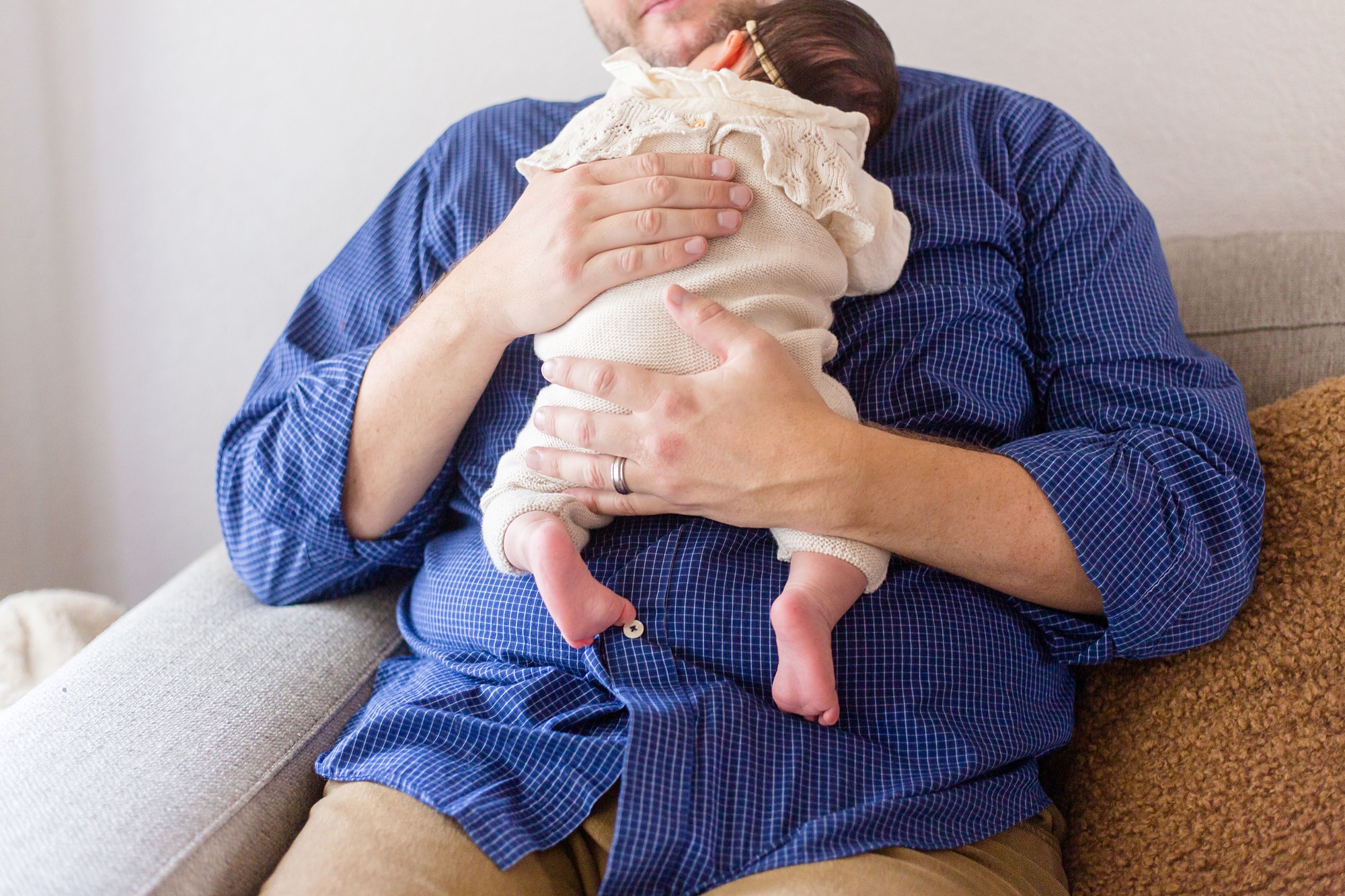 lifestyle newborn photos of baby girl and dad