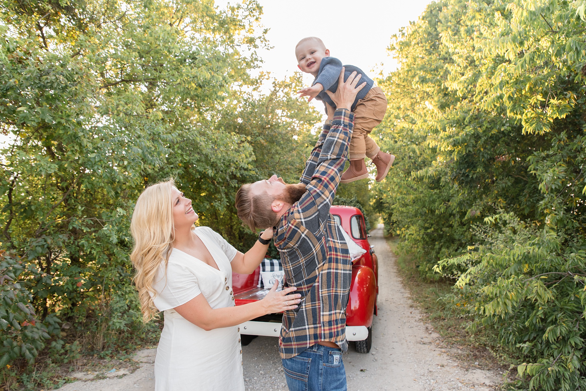 parents lift son into the air during Texas mini session