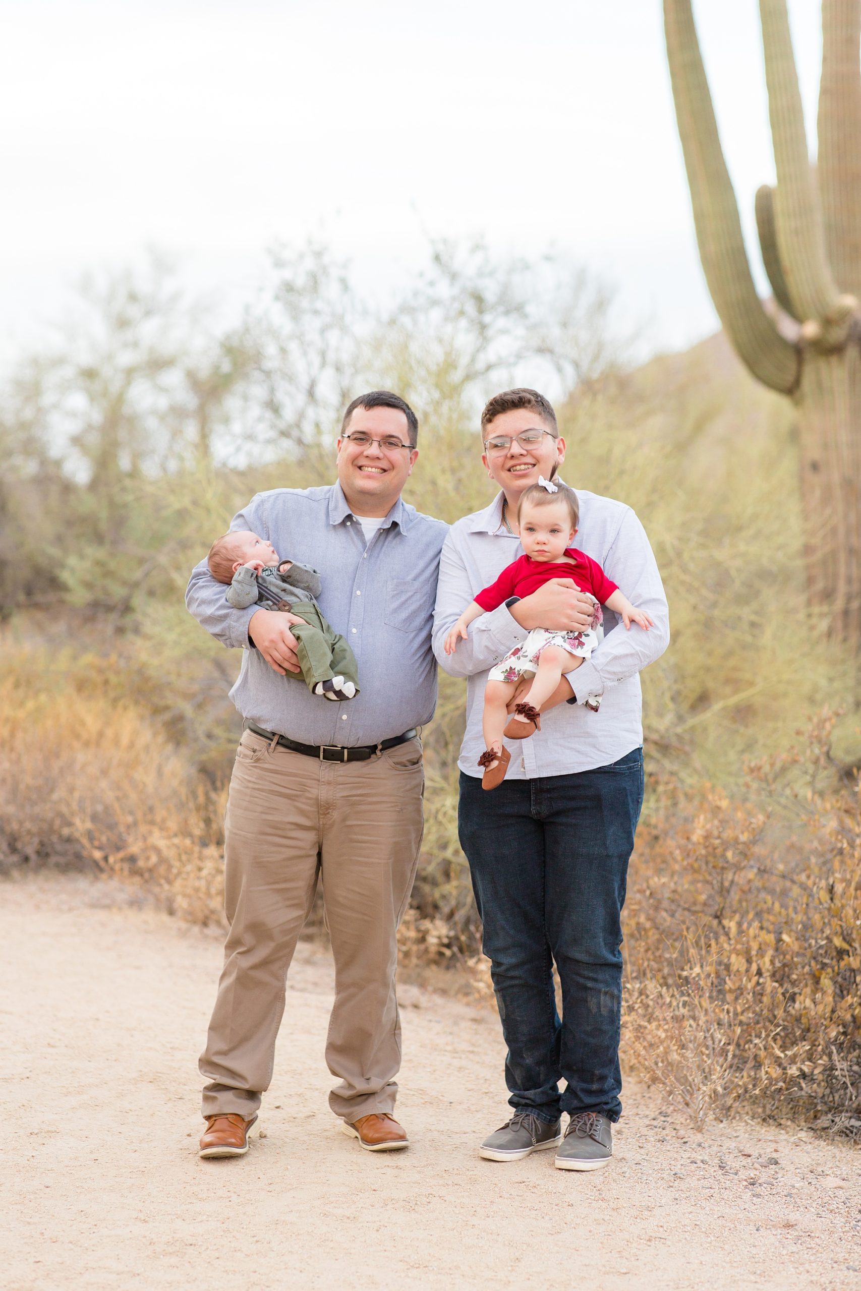 dad and son hold young children during Arizona family photos