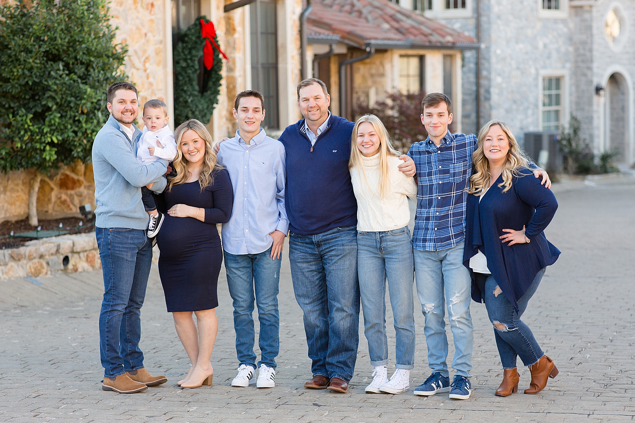 McKinney extended family session in local neighborhood around Christmas