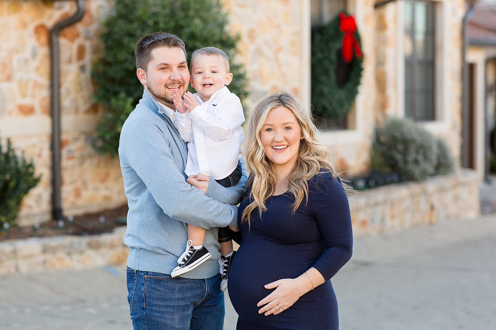 mom holds belly during TX family photos