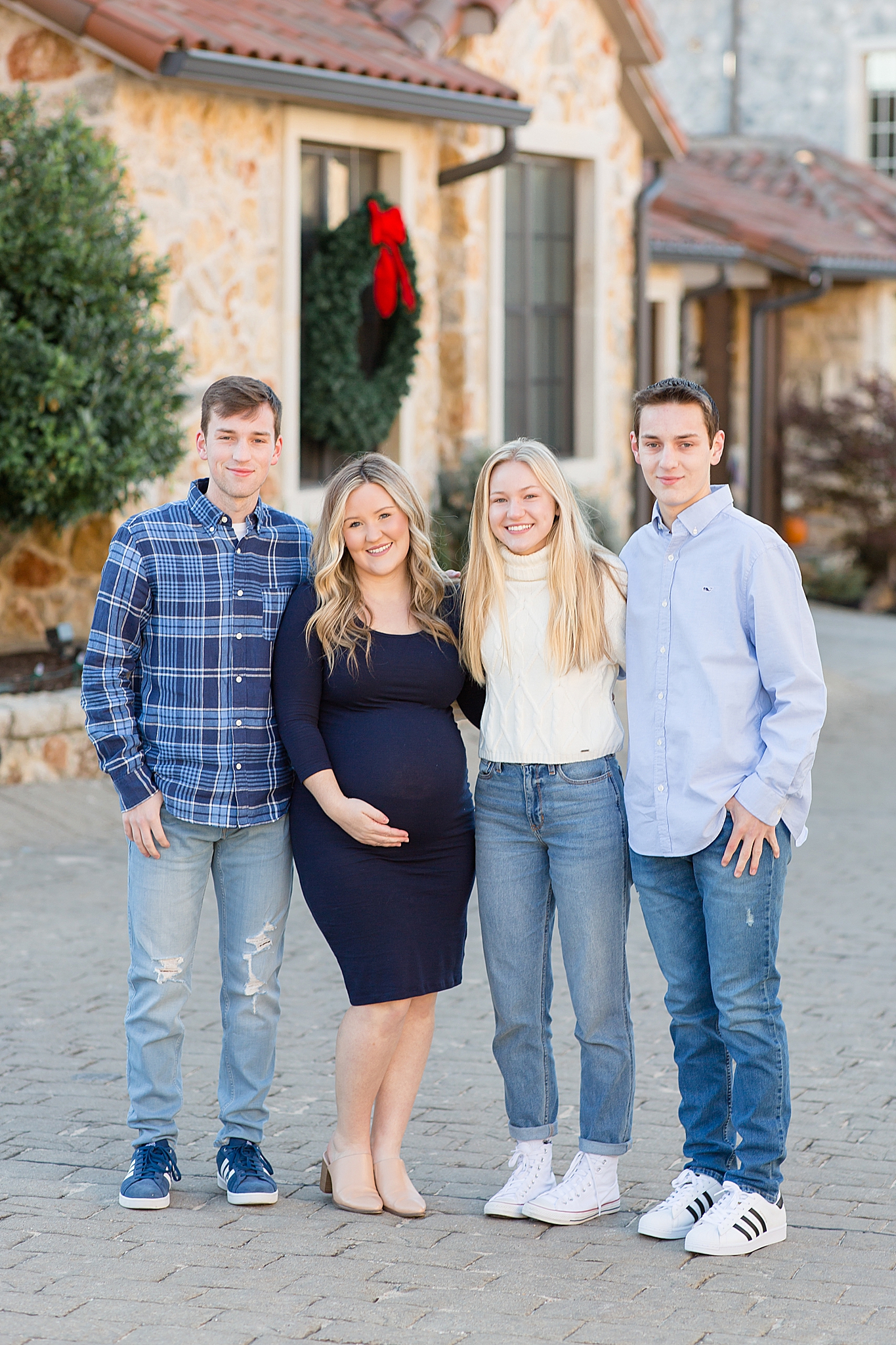 siblings pose together during Texas family photos