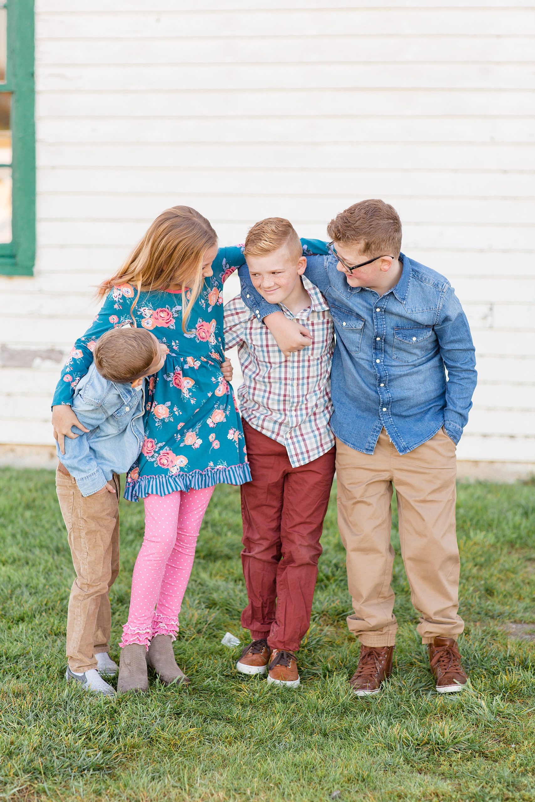 siblings hug during Harlinsdale Farm family photos