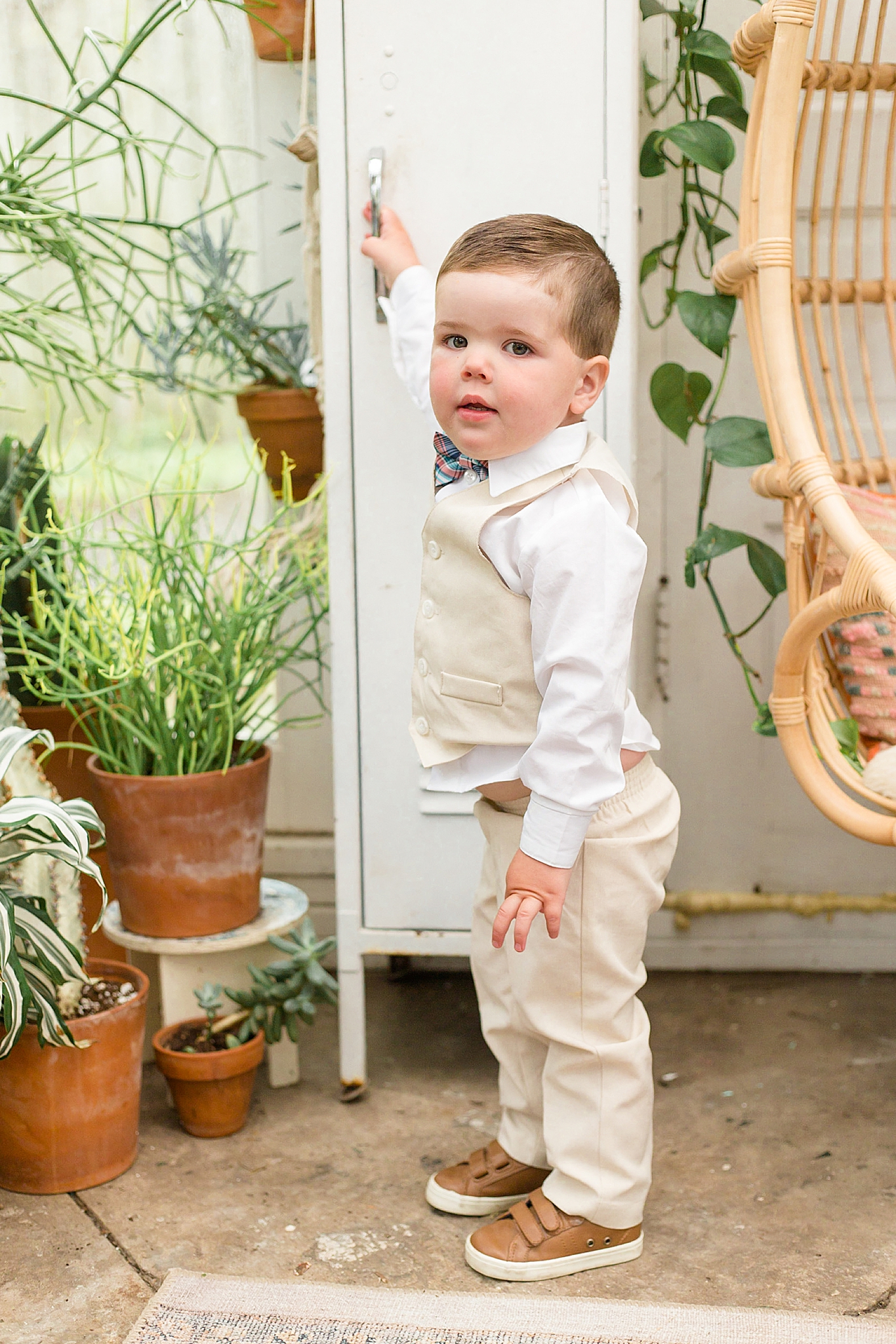 toddler plays in greenhouse during Nashville photos