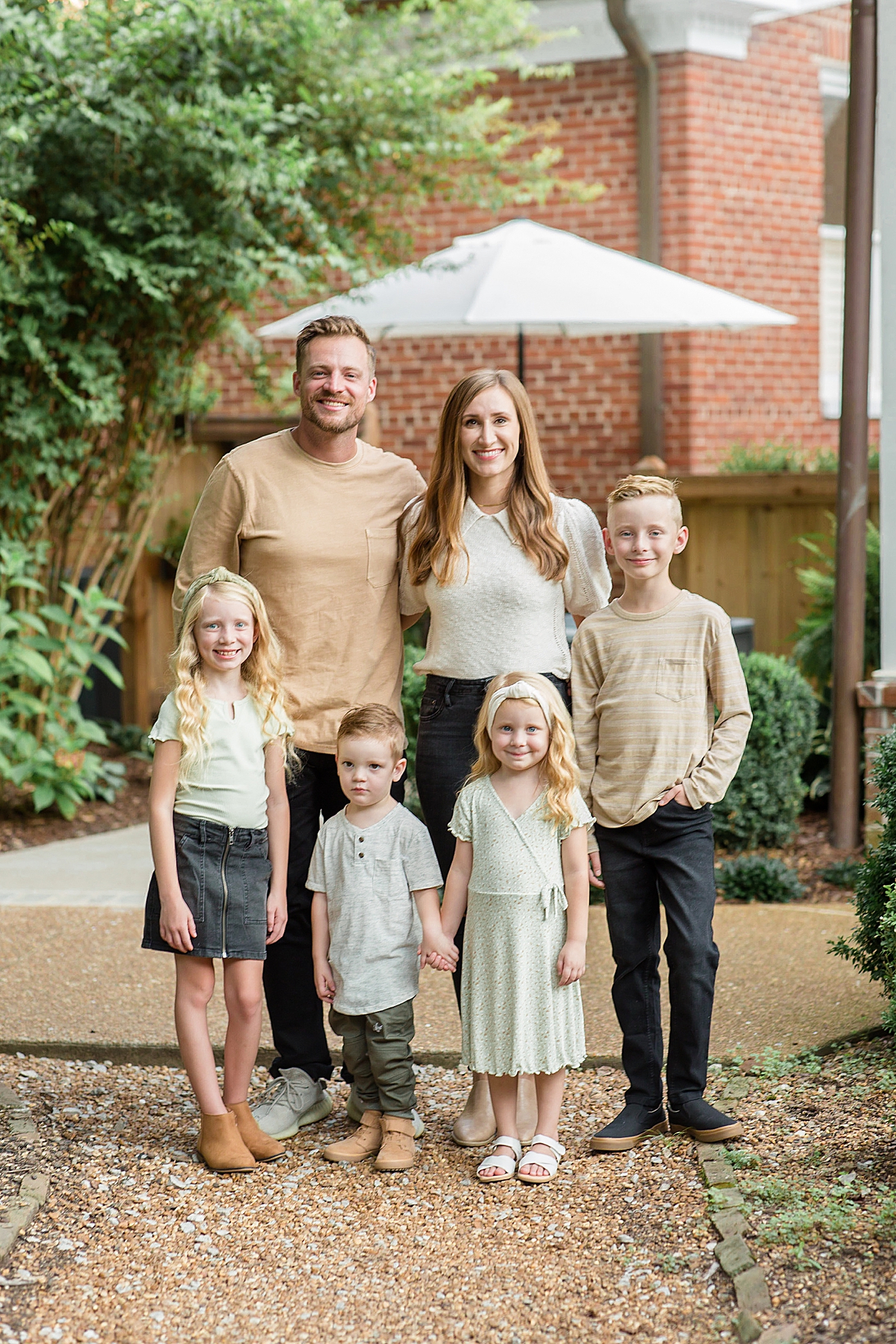 Spring Hill family portraits at 1819 Coffee