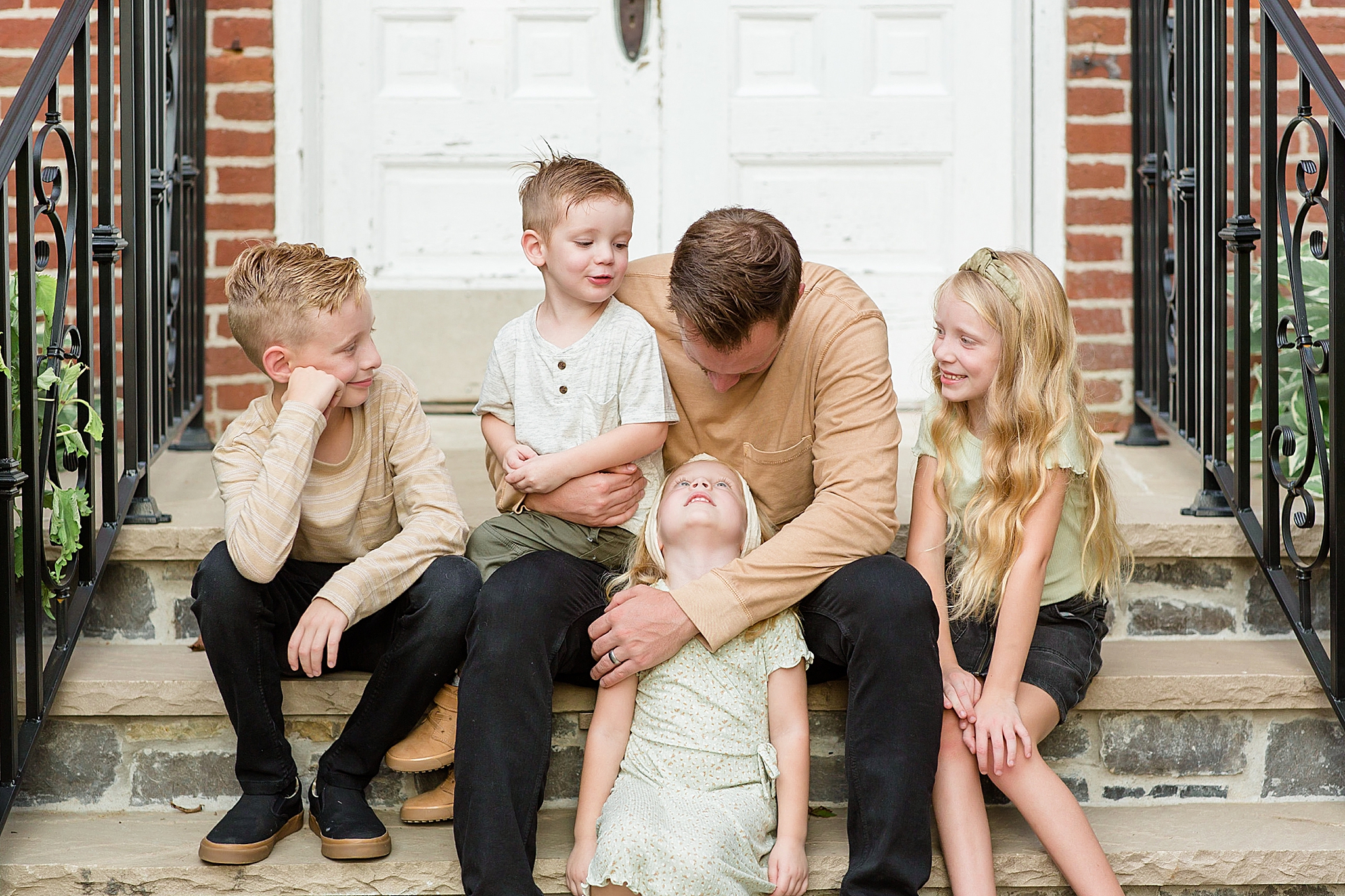 four kids hug dad during Spring Hill family portraits