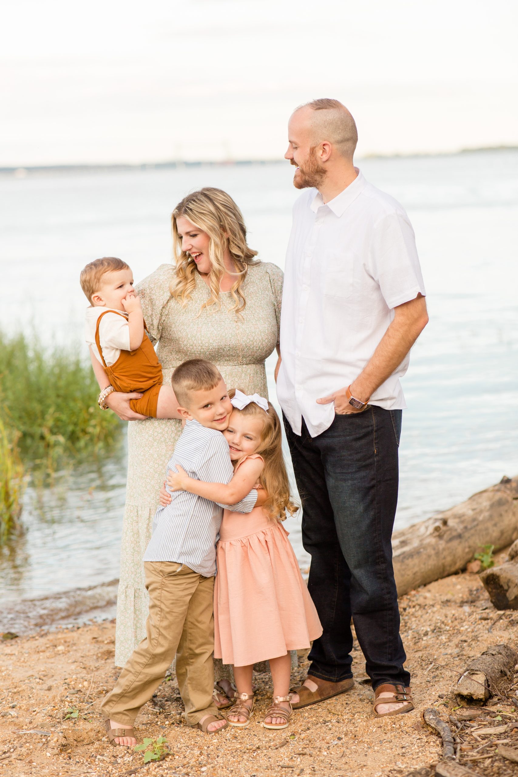 Family of 5 poses in front of James River during family portrait session in the fall with family photographer and educator Rebecca Rice Photography. Click to see more from this session live on the blog now! 