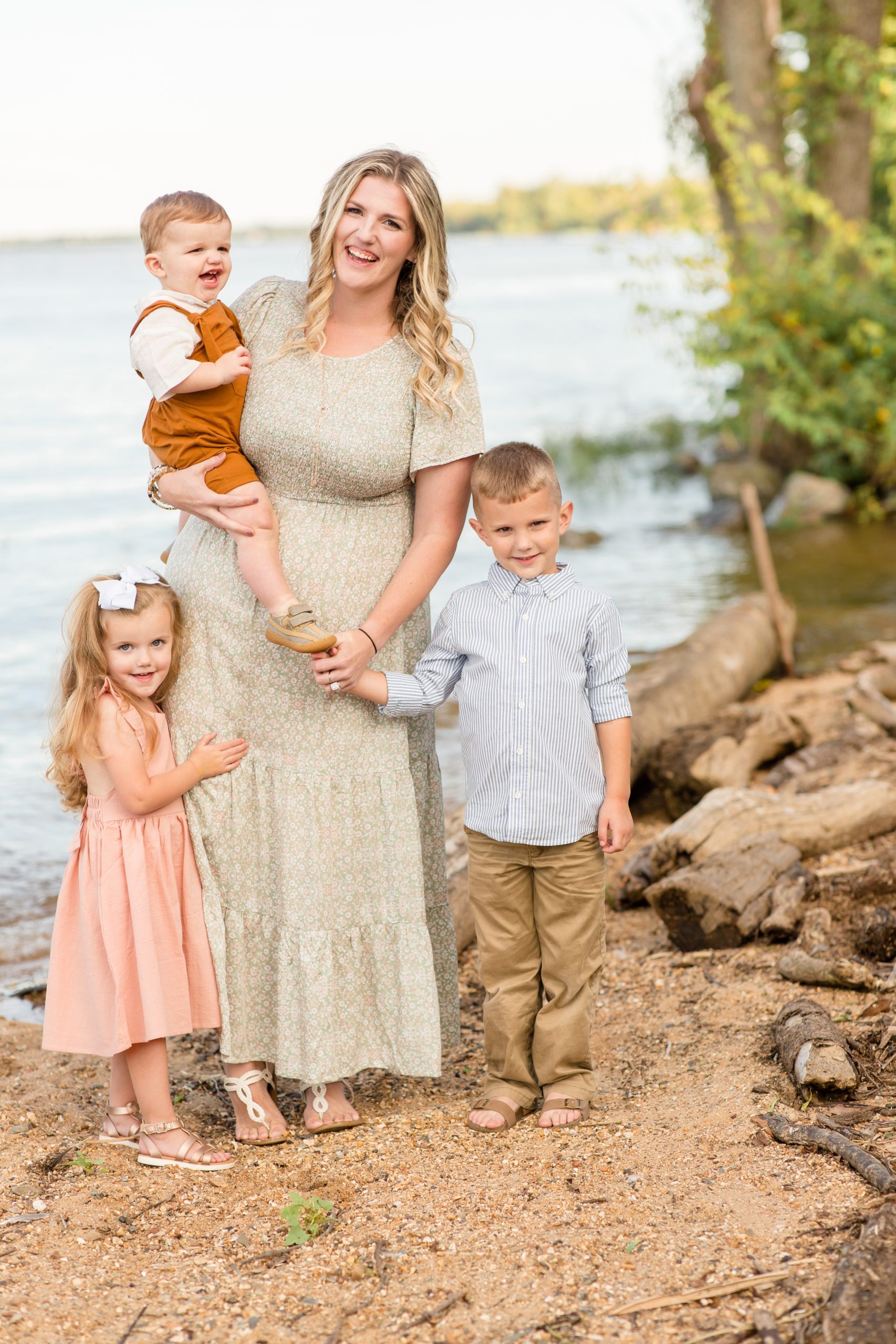 Kids pose with mom during fall family portrait session with Rebecca Rice of Rebecca Rice Photography. Click to see more from this portrait session live on the blog now! 